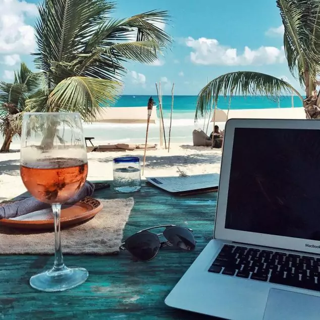 Digital Nomad Lifestyle: How to Work and Travel Around the World?